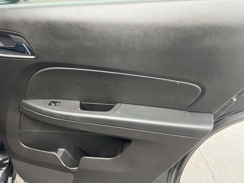 Used 2011 Chevrolet Equinox LT w/ Driver Convenience Package image 32