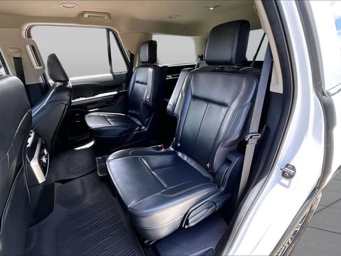 Used 2024 Ford Expedition XLT RWD image 18