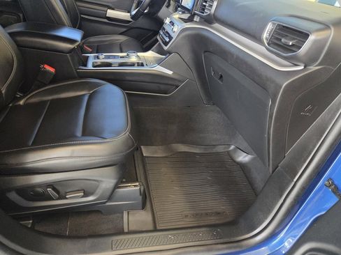 Used 2023 Ford Explorer XLT w/ Equipment Group 202A image 22