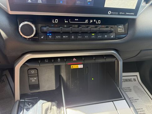 Used 2024 Toyota Sequoia Limited AWD/4WD image 23