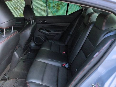 Used 2024 Nissan Altima 2.5 SR FWD image 12