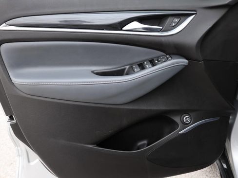 Used 2021 Buick Enclave Essence image 12