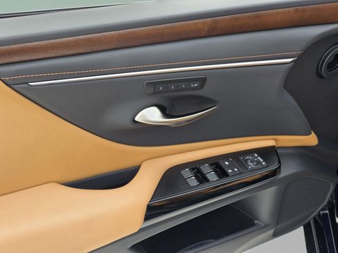New 2025 Lexus ES 350 w/ Premium Package image 9