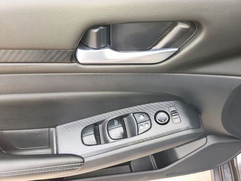 Used 2025 Nissan Altima 2.5 SV FWD image 28