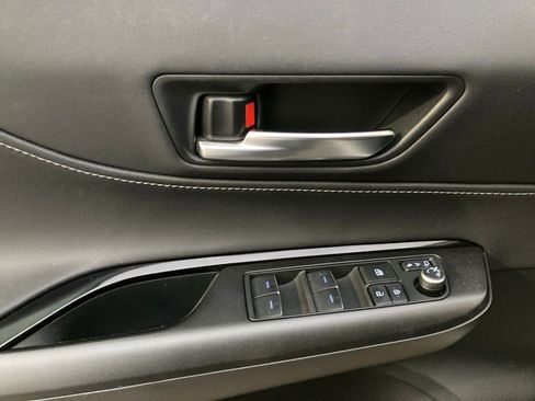 Used 2021 Toyota Venza LE image 13