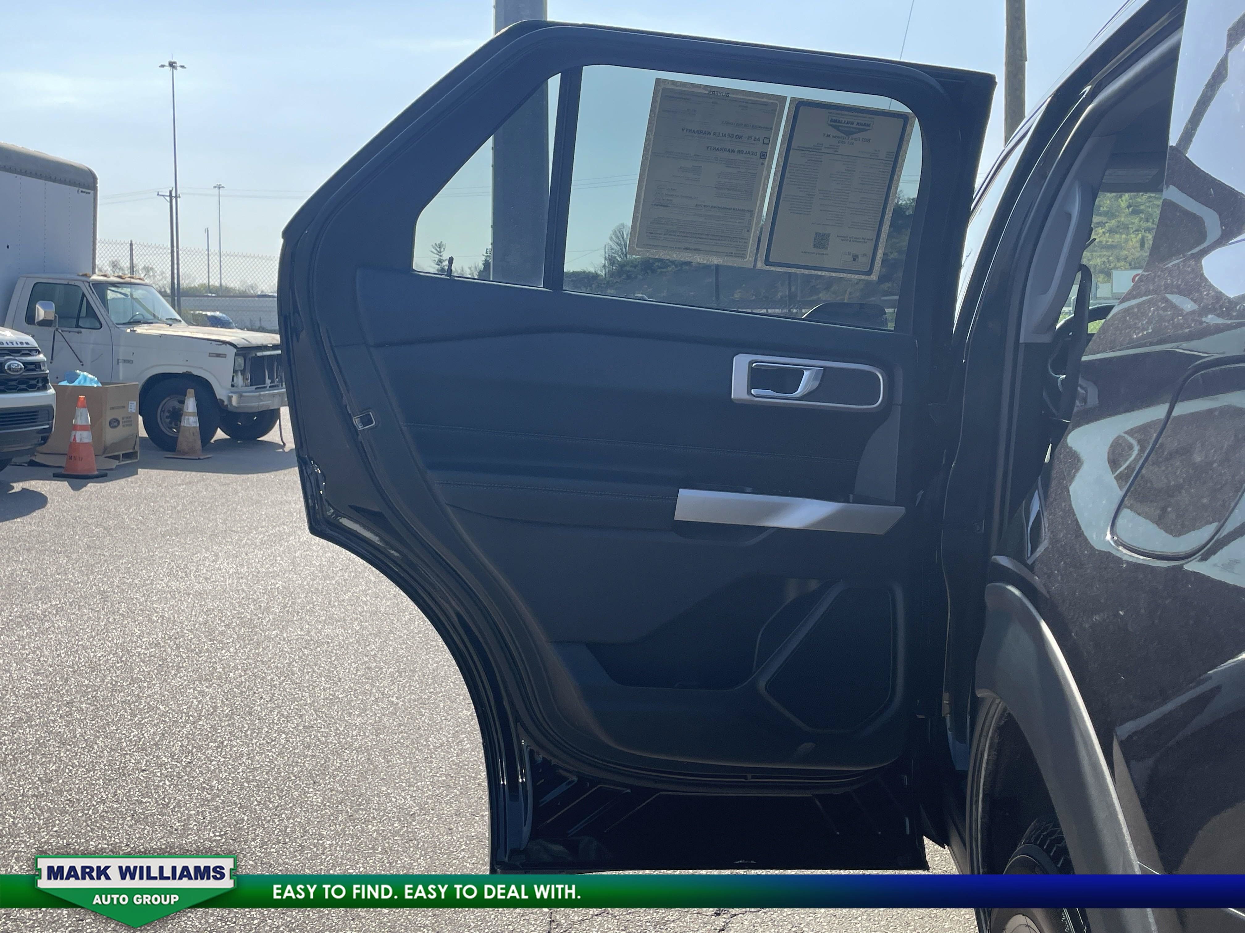 Used 2022 Ford Explorer XLT AWD/4WD image 28