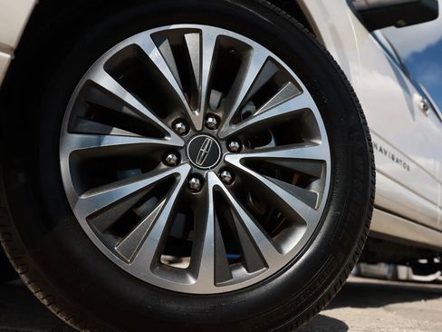 Used 2015 Lincoln Navigator L 2WD image 28