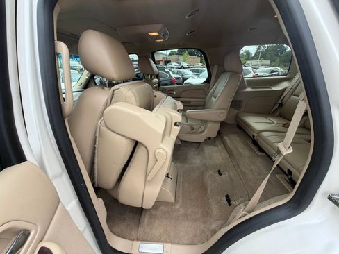Used 2013 Cadillac Escalade Luxury AWD/4WD image 21