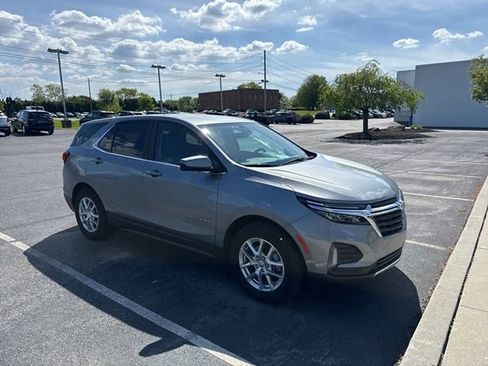 Used 2024 Chevrolet Equinox LT FWD image 3