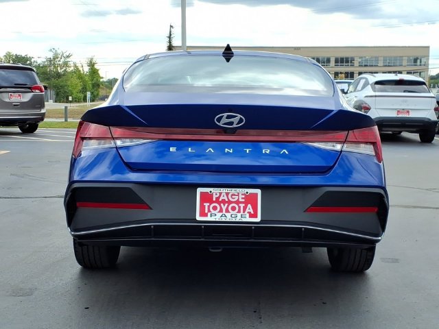 Used 2025 Hyundai Elantra SEL FWD image 5