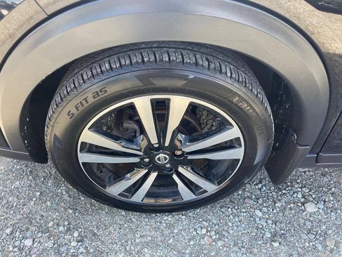 Used 2018 Nissan Kicks SV FWD image 28