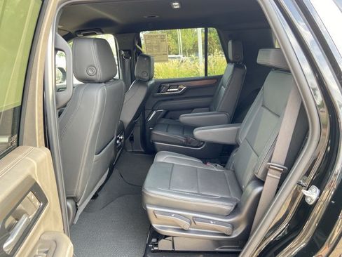 Used 2025 GMC Yukon Denali RWD image 54
