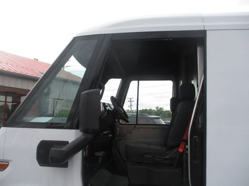 Used 2024 Chevrolet Brightdrop 600 w/ Commercial Equipment Package AWD/4WD image 12
