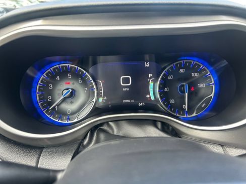 Used 2025 Chrysler Pacifica Select FWD image 14