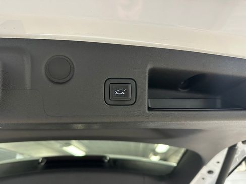 Certified 2023 Chevrolet Equinox Premier image 25