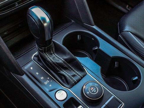 Used 2021 Volkswagen Atlas Cross Sport SE image 24