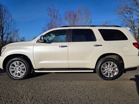 Used 2016 Toyota Sequoia Platinum AWD/4WD image 9