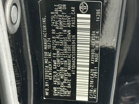 Used 2025 Toyota Camry SE FWD image 12