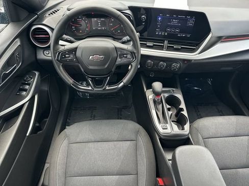 Certified 2025 Chevrolet Trax RS FWD image 18