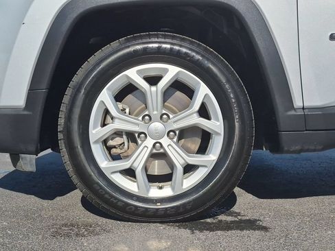 Used 2024 Jeep Compass Latitude AWD/4WD image 11