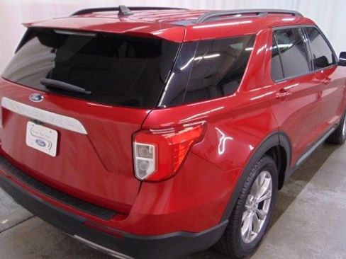 Used 2022 Ford Explorer XLT w/ Equipment Group 202A image 3