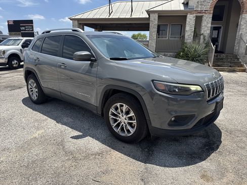 Used 2021 Jeep Cherokee Latitude Lux w/ Sun & Sound Group FWD image 4