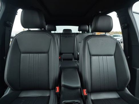 Used 2023 Volkswagen Tiguan SE R-Line image 34