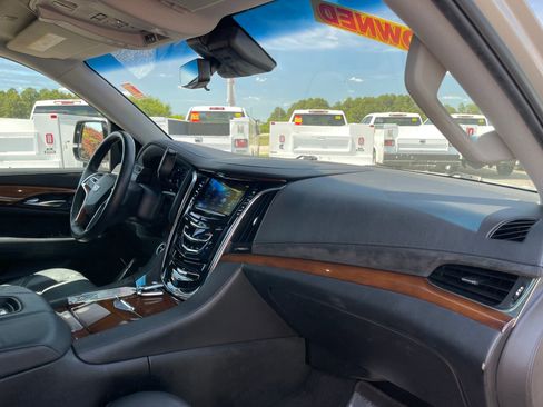 Used 2018 Cadillac Escalade Premium Luxury w/ LPO, Radiant Package image 29