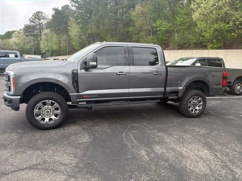 Used 2023 Ford F250 Lariat w/ Black Appearance Package image 4