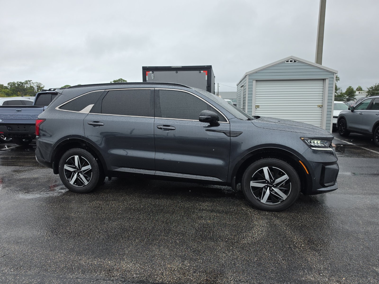 Used 2022 Kia Sorento S w/ Panoramic Sunroof Package FWD image 2