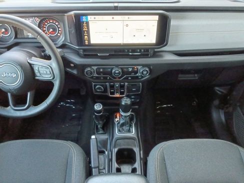 Used 2024 Jeep Wrangler Unlimited Sport AWD/4WD image 3
