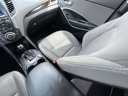 Used 2017 Hyundai Santa Fe SE FWD image 14
