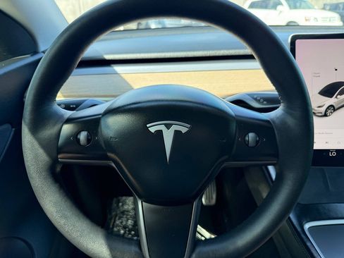 Used 2021 Tesla Model Y Long Range AWD/4WD image 31