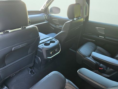 Used 2025 Ford Expedition Platinum AWD/4WD image 16