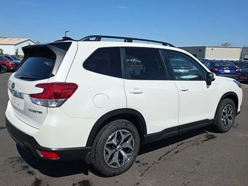 Used 2024 Subaru Forester Premium image 4