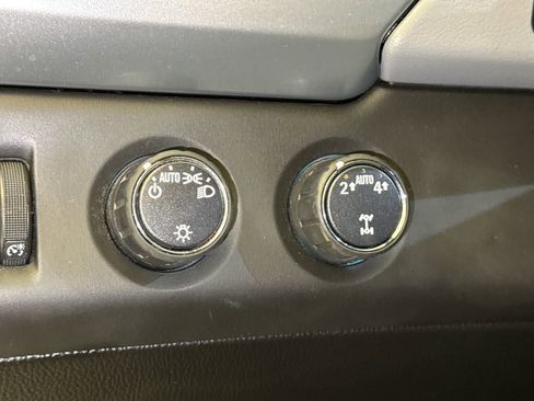 Used 2019 Chevrolet Suburban LT image 23