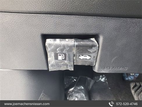 New 2025 Nissan Versa SV w/ Trunk Package image 20