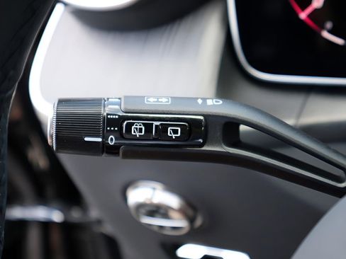 Used 2025 Mercedes-Benz GLC 300 4MATIC image 37