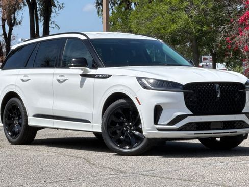 New 2026 Lincoln Aviator AWD w/ Jet Appearance Package image 2