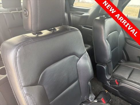 Used 2016 Ford Explorer XLT w/ Equipment Group 202A image 10