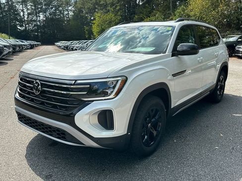 New 2026 Volkswagen Atlas Peak Edition AWD/4WD image 3