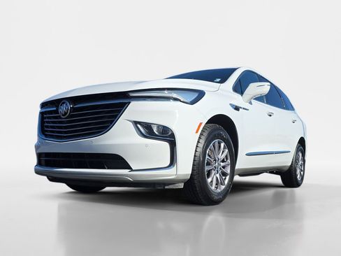 Used 2024 Buick Enclave Premium image 25