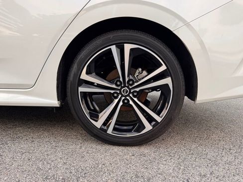 Certified 2022 Nissan Sentra SR w/ SR Premium Package image 10