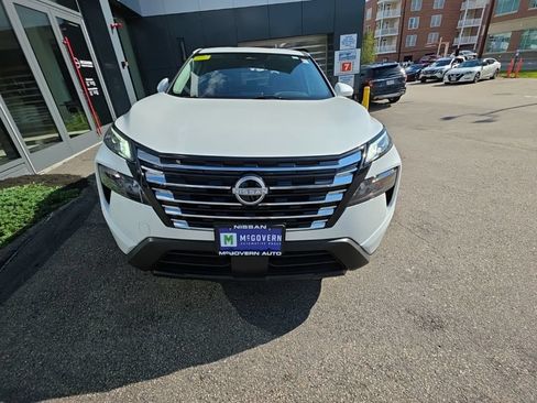 Used 2026 Nissan Rogue SV AWD/4WD image 9