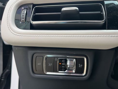Used 2026 Lincoln Aviator AWD image 38