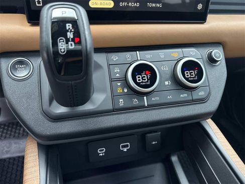 Used 2023 Land Rover Defender 110 X image 24