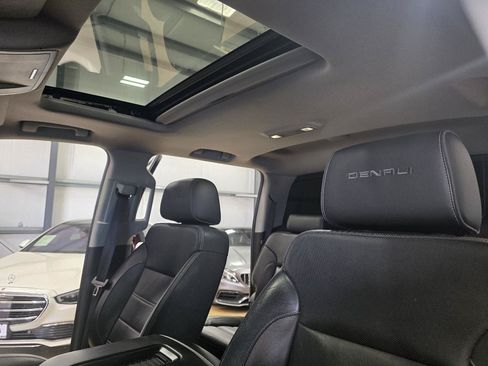 Used 2018 GMC Sierra 2500 Denali w/ Duramax Plus Package AWD/4WD image 14