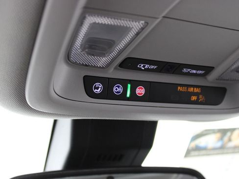 Used 2023 GMC Terrain SLE w/ Driver Convenience Package image 19