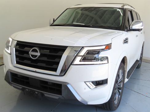 Used 2023 Nissan Armada Platinum w/ Captain's Chairs Package RWD image 8