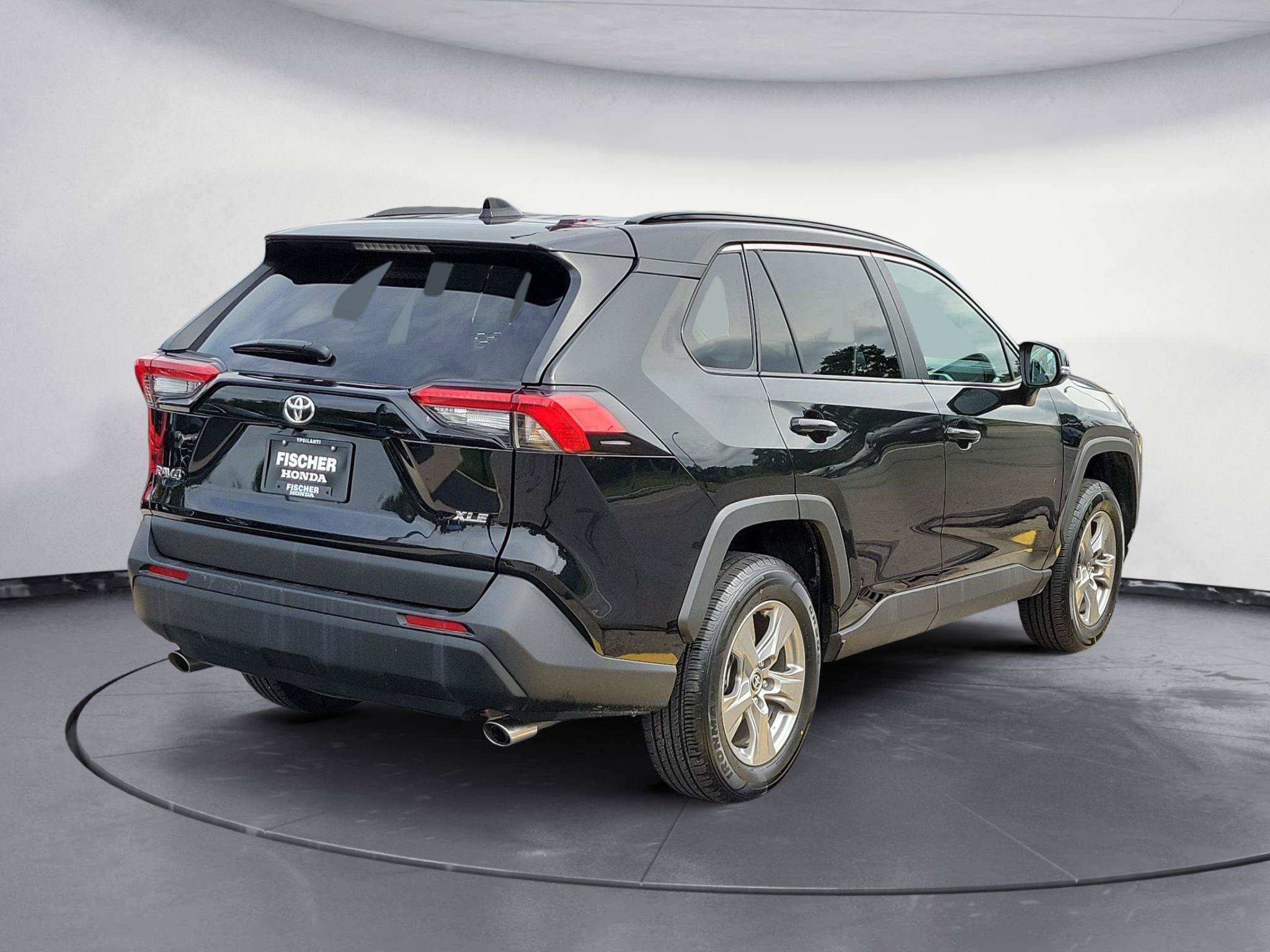 Used 2025 Toyota RAV4 XLE FWD image 3